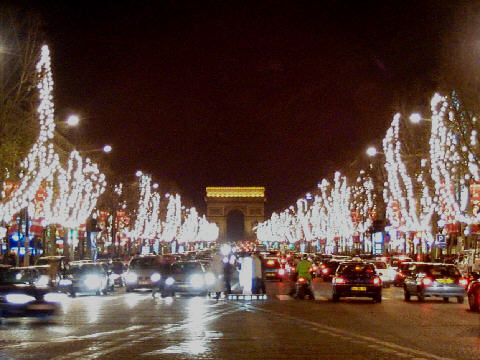 Paris Rive droite - L'avenue des Champs-Elysées à Noël