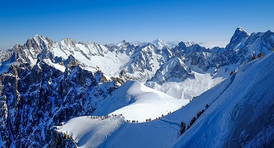 La descente mythique de la Vallée Blanche en partant de l'Aiguille du Midi à Chamonix