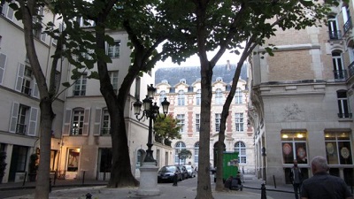 La pittoresque place Furstemberg qui faisait partie du célèbre monastère de Saint-Germain-des-Prés